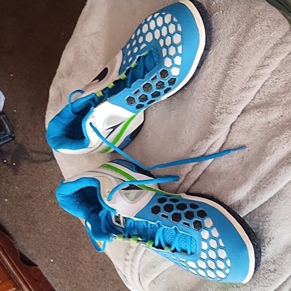 Nike's - Picture 2 of 4